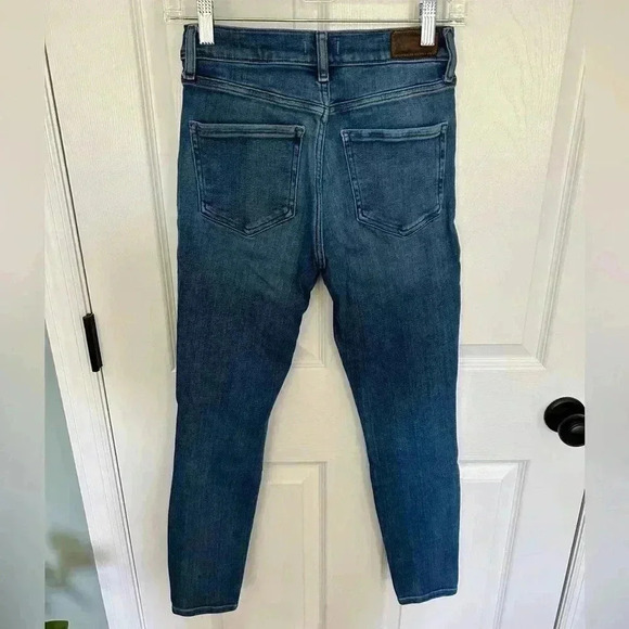 Express Skinny Midrise Jeans size 2R - Picture 2 of 2